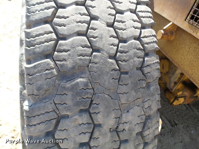 image for item DC4622 1984 Caterpillar 140G motor grader