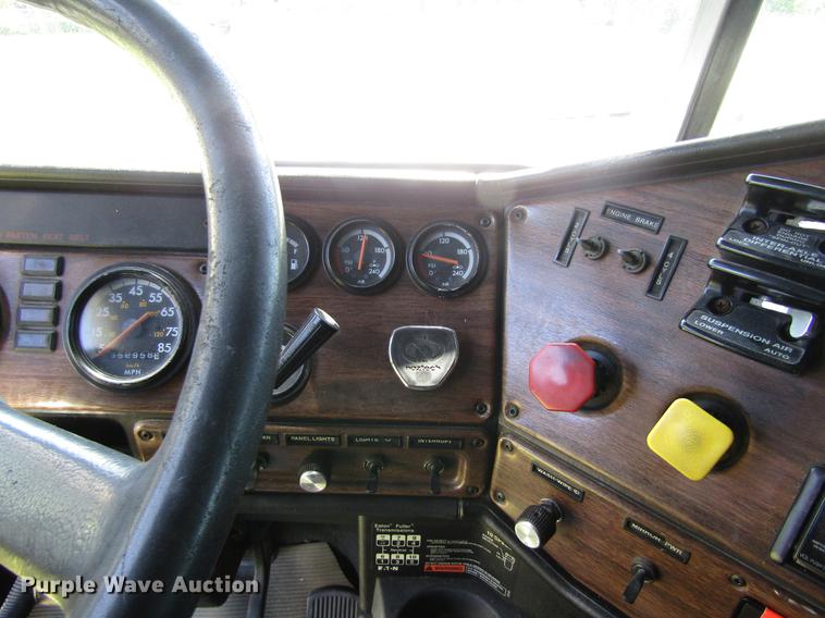 image for item DB4938 1996 Freightliner FLD semi truck