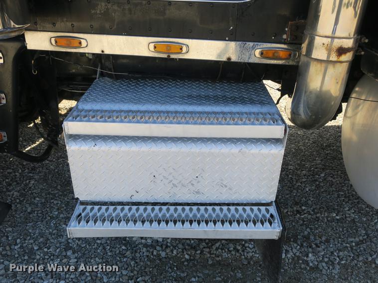 image for item DB8754 1984 Peterbilt 359 semi truck