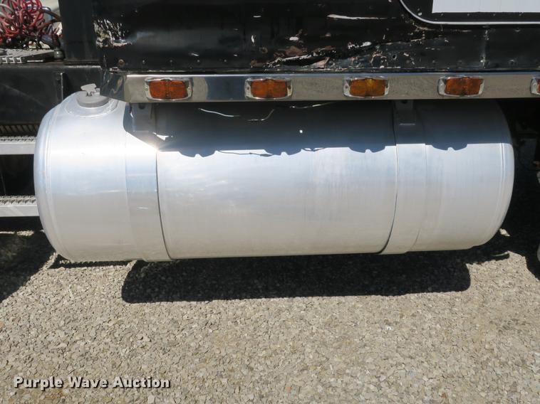 image for item DB8754 1984 Peterbilt 359 semi truck