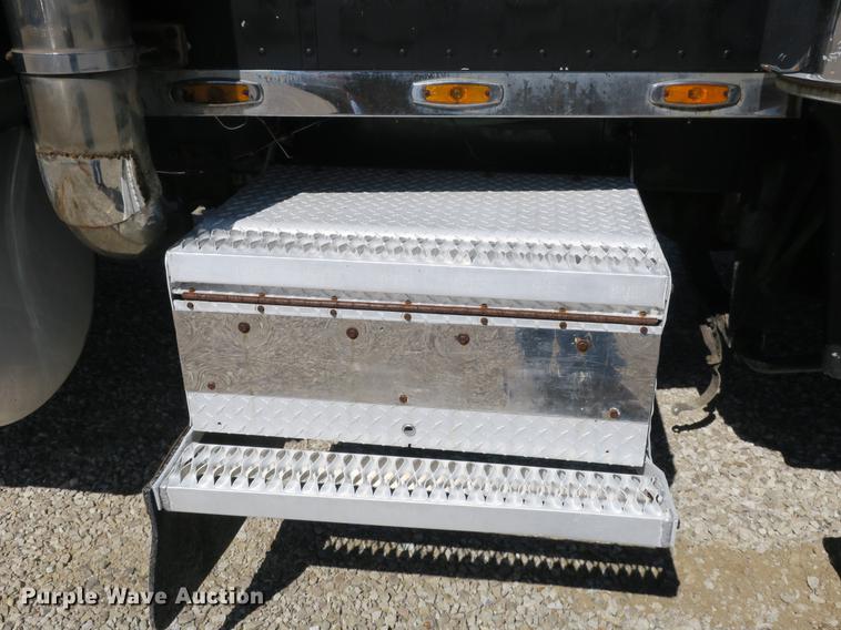 image for item DB8754 1984 Peterbilt 359 semi truck