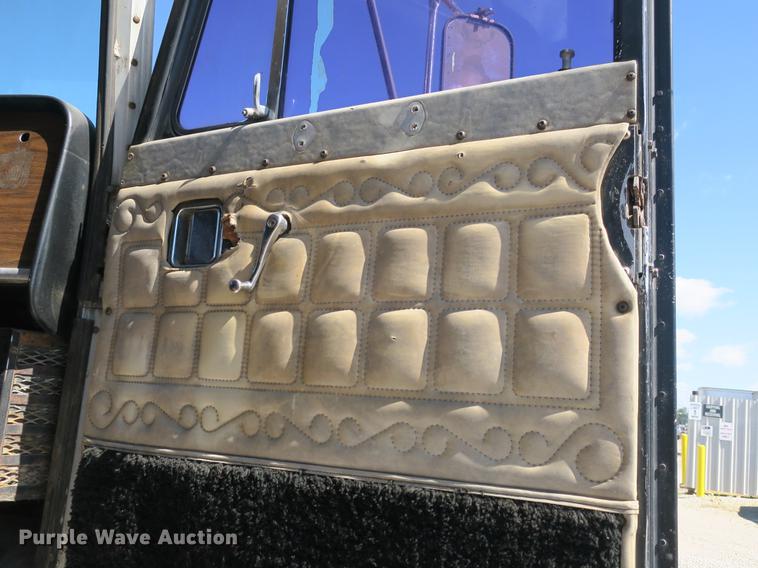 image for item DB8754 1984 Peterbilt 359 semi truck