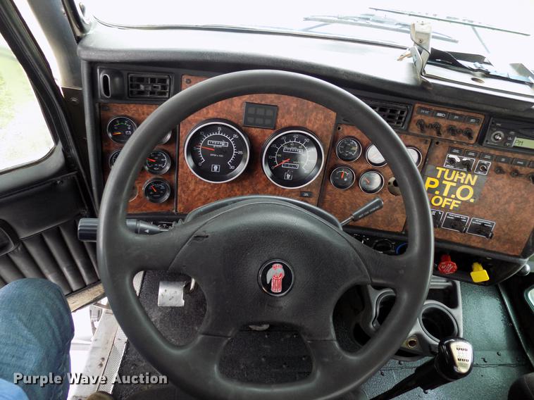 image for item DB9642 2005 Kenworth T800 semi truck