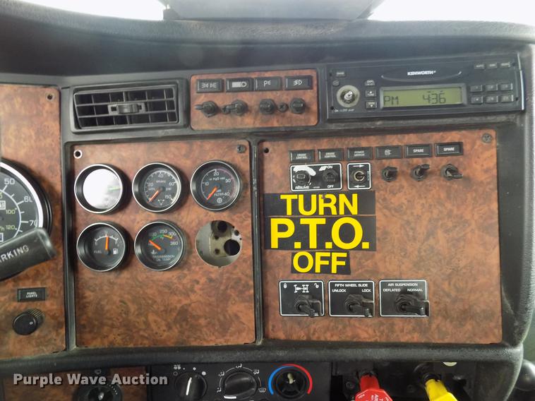 image for item DB9642 2005 Kenworth T800 semi truck