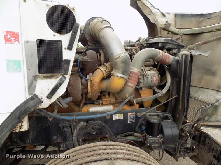 image for item DB9642 2005 Kenworth T800 semi truck