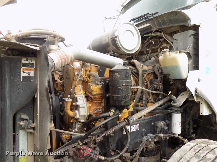 image for item DB9642 2005 Kenworth T800 semi truck