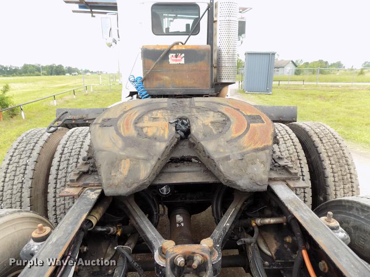 image for item DB9642 2005 Kenworth T800 semi truck