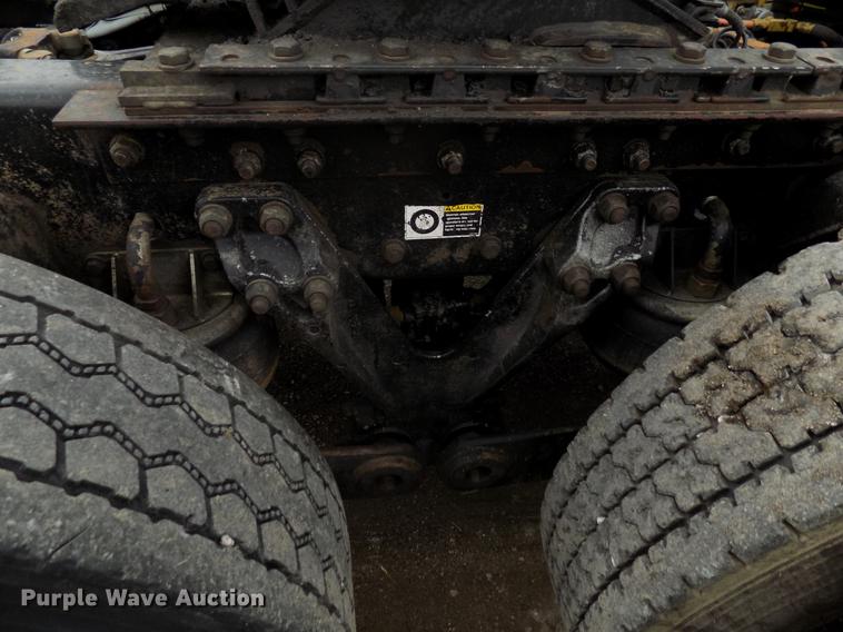 image for item DB9642 2005 Kenworth T800 semi truck