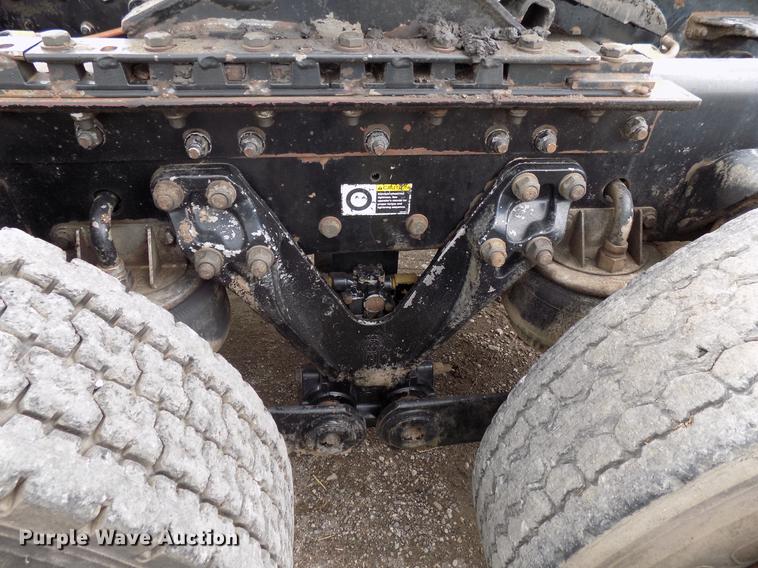 image for item DB9642 2005 Kenworth T800 semi truck