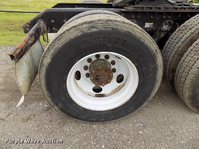 image for item DB9642 2005 Kenworth T800 semi truck