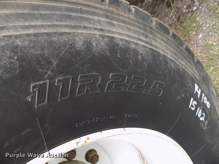 image for item DB9642 2005 Kenworth T800 semi truck