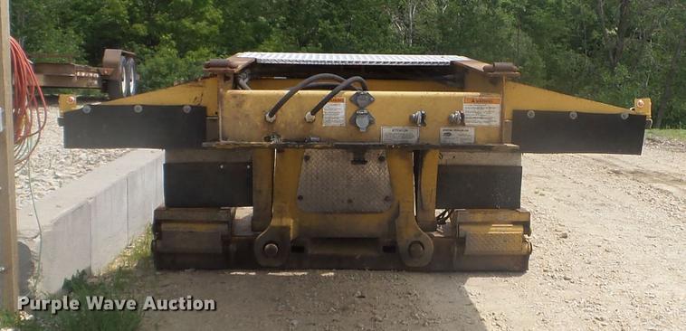image for item DC4556 2007 Etnyre lowboy equipment trailer