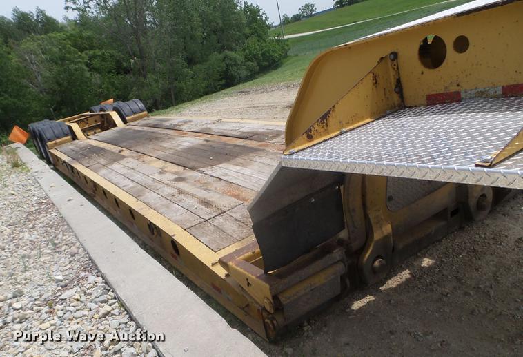 image for item DC4556 2007 Etnyre lowboy equipment trailer