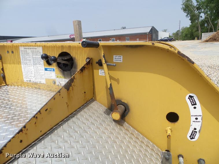 image for item DC4556 2007 Etnyre lowboy equipment trailer