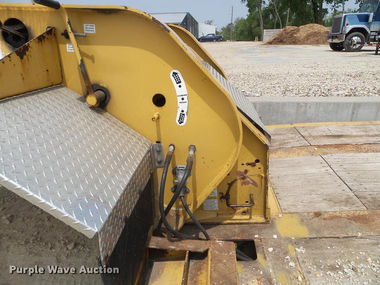 image for item DC4556 2007 Etnyre lowboy equipment trailer