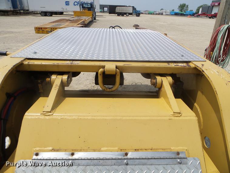 image for item DC4556 2007 Etnyre lowboy equipment trailer