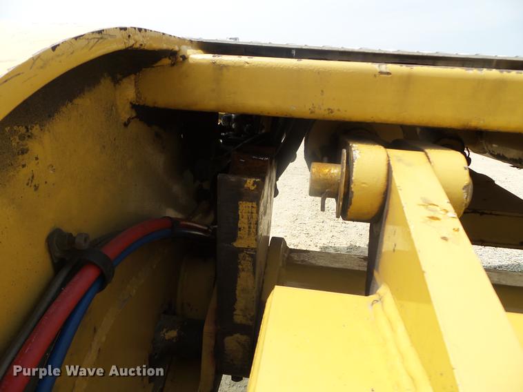 image for item DC4556 2007 Etnyre lowboy equipment trailer