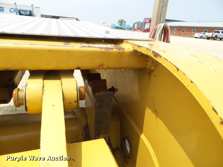 image for item DC4556 2007 Etnyre lowboy equipment trailer
