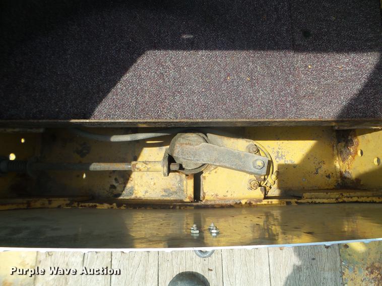 image for item DC4556 2007 Etnyre lowboy equipment trailer