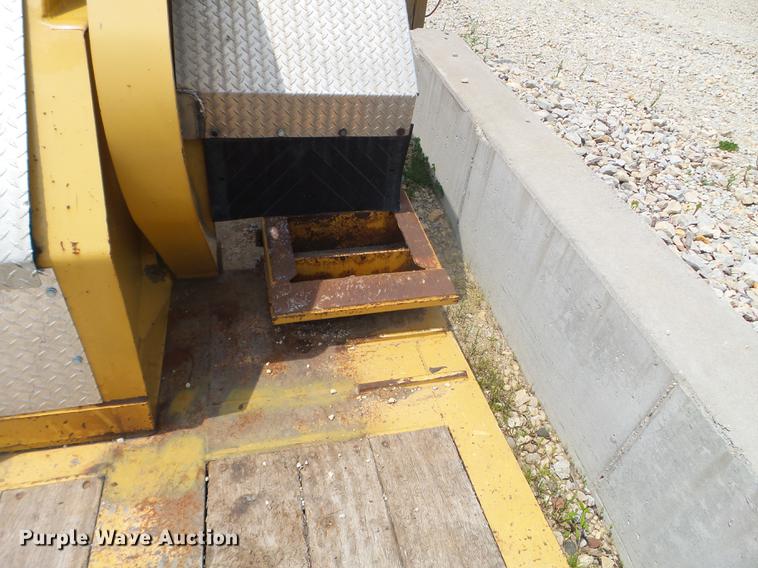 image for item DC4556 2007 Etnyre lowboy equipment trailer