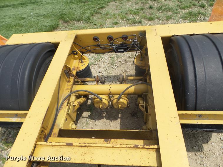 image for item DC4556 2007 Etnyre lowboy equipment trailer