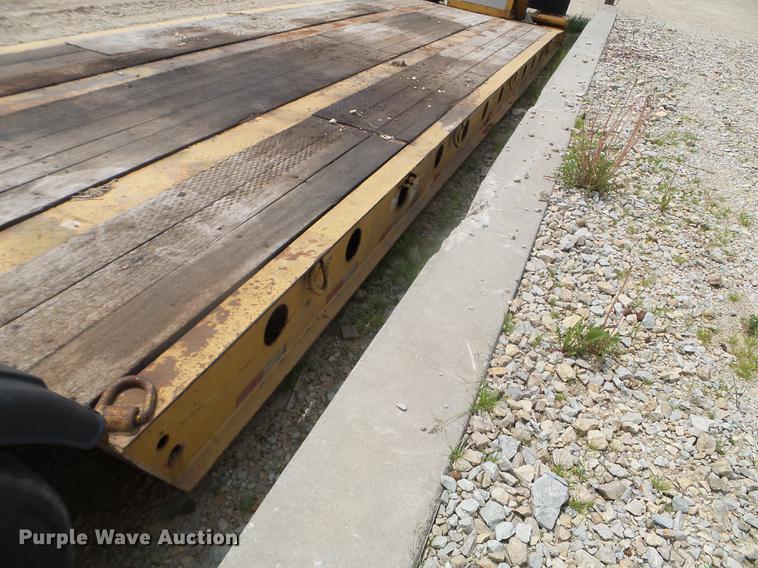 image for item DC4556 2007 Etnyre lowboy equipment trailer