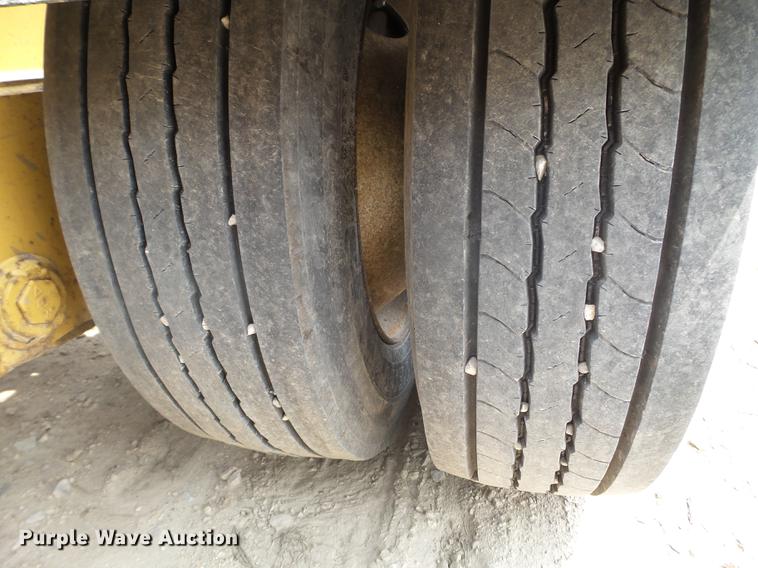 image for item DC4556 2007 Etnyre lowboy equipment trailer