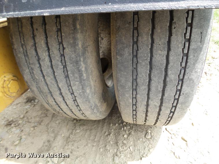 image for item DC4556 2007 Etnyre lowboy equipment trailer