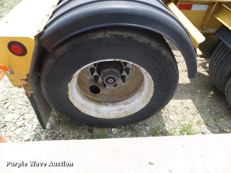 image for item DC4556 2007 Etnyre lowboy equipment trailer