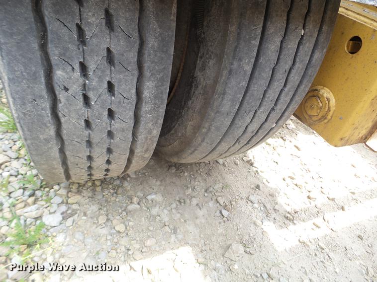 image for item DC4556 2007 Etnyre lowboy equipment trailer