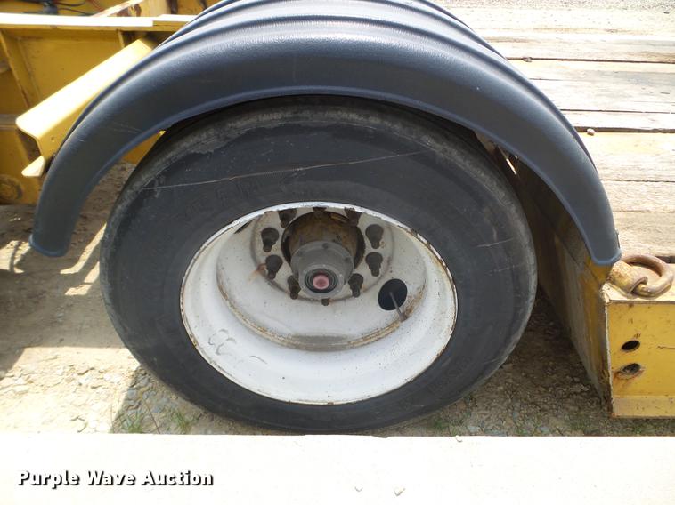 image for item DC4556 2007 Etnyre lowboy equipment trailer
