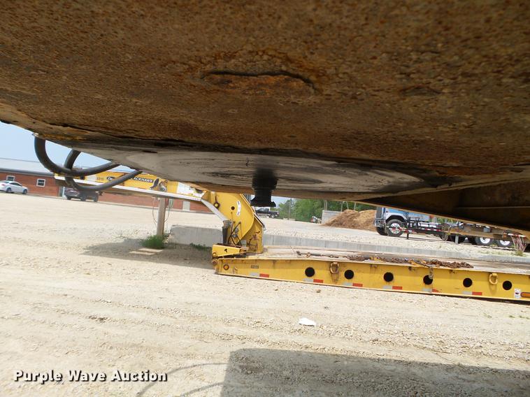 image for item DC4557 2005 Trail King TK110HT-533 drop deck equipment trailer