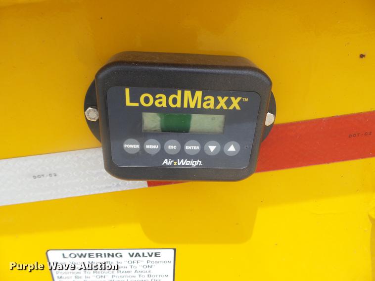 image for item DC4557 2005 Trail King TK110HT-533 drop deck equipment trailer