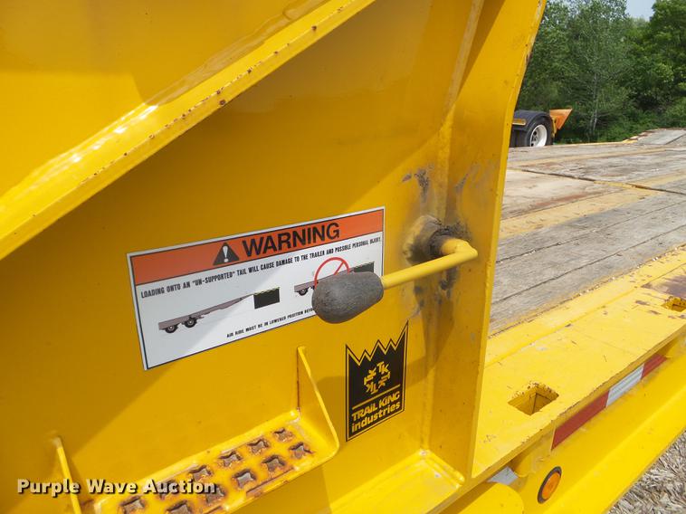 image for item DC4557 2005 Trail King TK110HT-533 drop deck equipment trailer