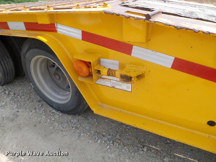 image for item DC4557 2005 Trail King TK110HT-533 drop deck equipment trailer