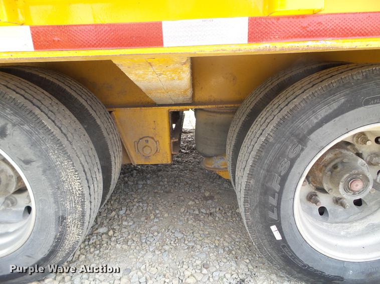 image for item DC4557 2005 Trail King TK110HT-533 drop deck equipment trailer