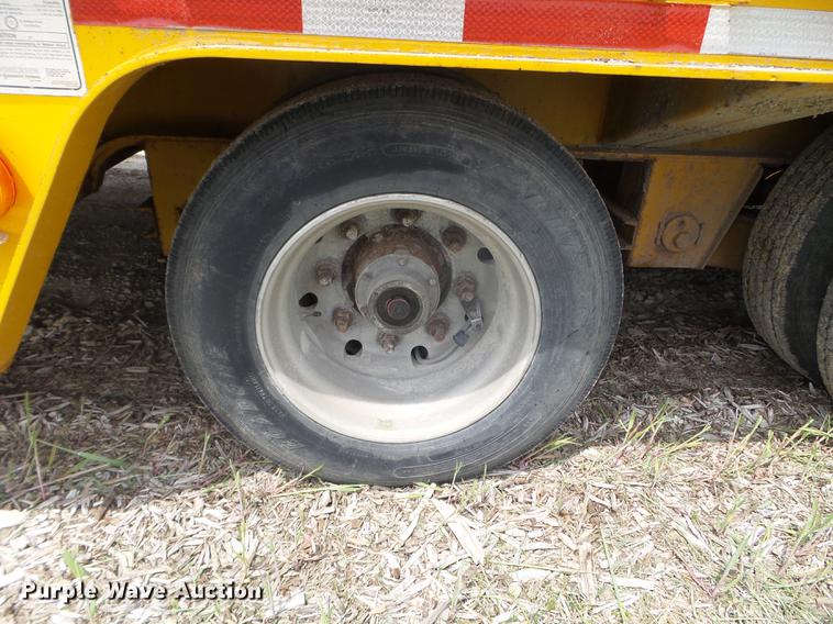 image for item DC4557 2005 Trail King TK110HT-533 drop deck equipment trailer
