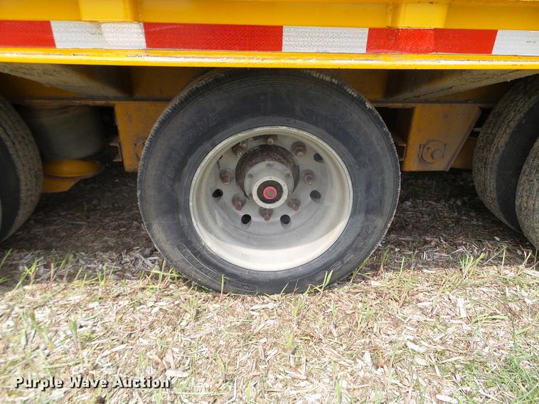 image for item DC4557 2005 Trail King TK110HT-533 drop deck equipment trailer