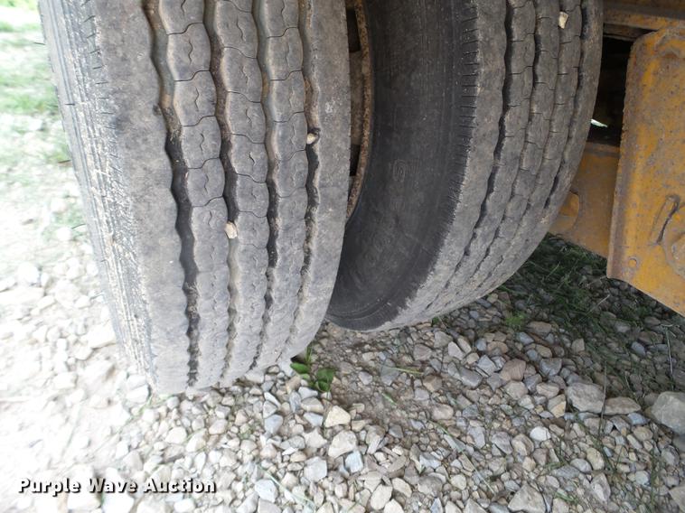 image for item DC4557 2005 Trail King TK110HT-533 drop deck equipment trailer