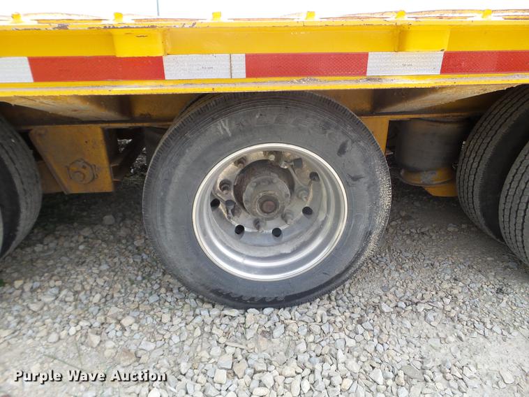 image for item DC4557 2005 Trail King TK110HT-533 drop deck equipment trailer
