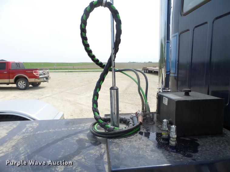 image for item DC4558 1980 GMC Bison semi truck