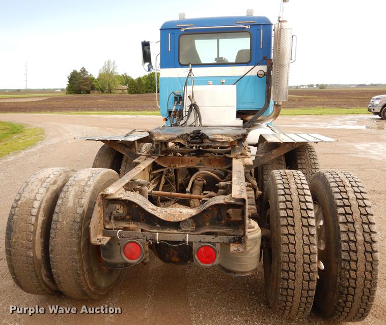 image for item DC8696 2002 Mack CH613 MaxiCruise semi truck