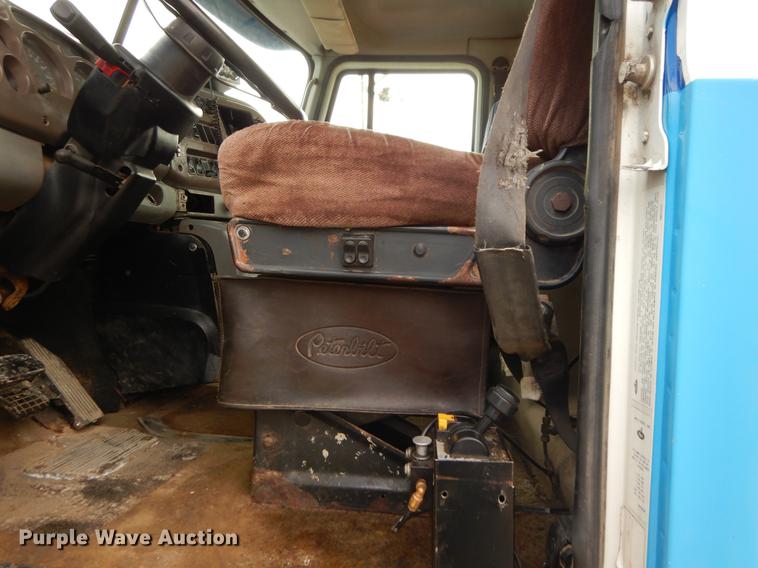 image for item DC8696 2002 Mack CH613 MaxiCruise semi truck