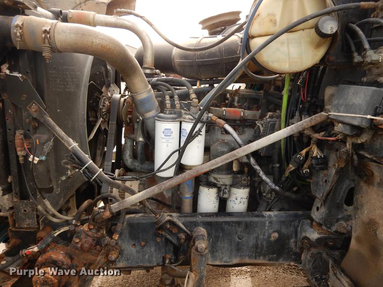 image for item DC8696 2002 Mack CH613 MaxiCruise semi truck