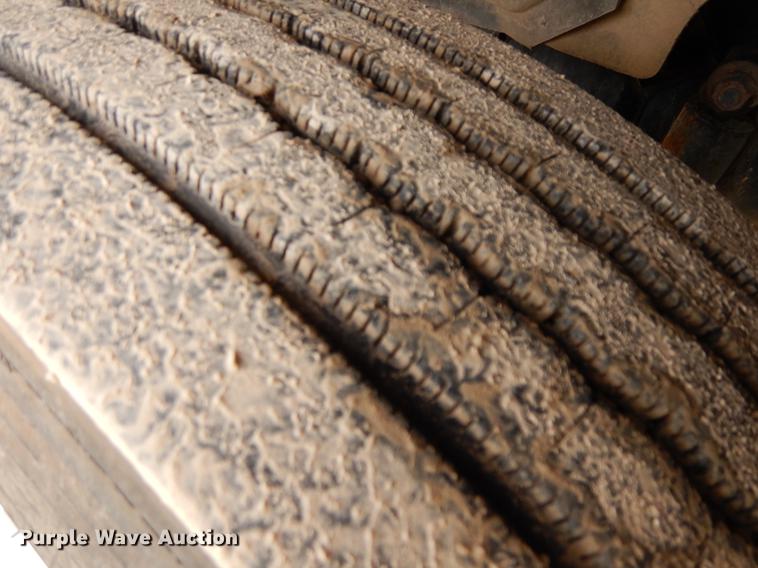 image for item DC8696 2002 Mack CH613 MaxiCruise semi truck