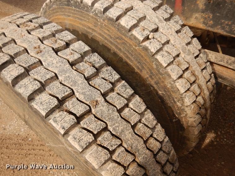 image for item DC8696 2002 Mack CH613 MaxiCruise semi truck