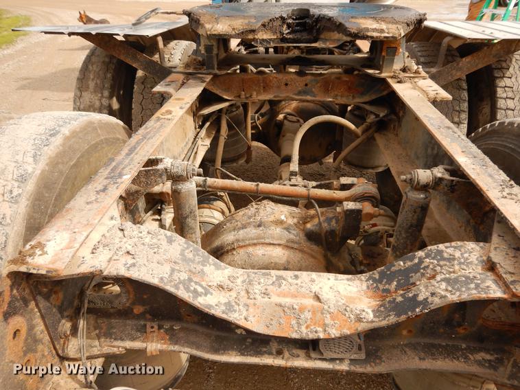 image for item DC8696 2002 Mack CH613 MaxiCruise semi truck