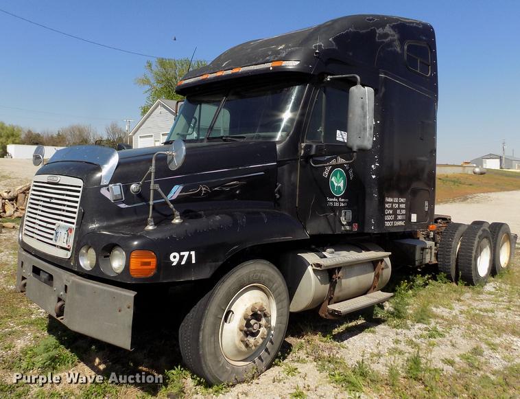 image for item DE1181 1997 Freightliner Century Class semi truck