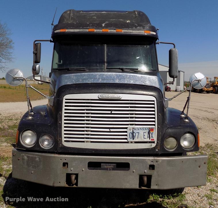 image for item DE1181 1997 Freightliner Century Class semi truck