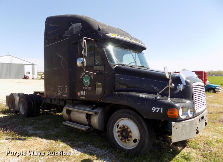 image for item DE1181 1997 Freightliner Century Class semi truck
